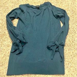 Long sweater with tie sleeves